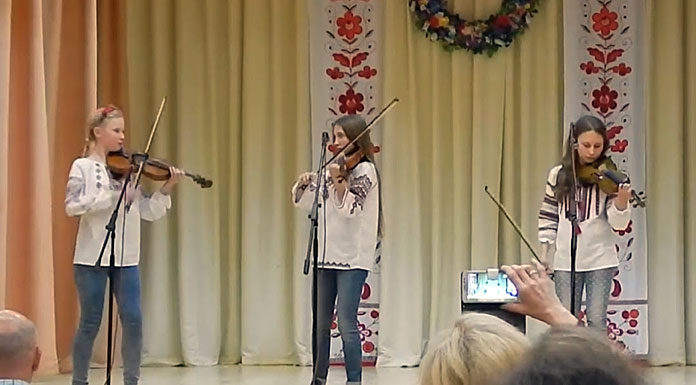 Trio of violinists: Sofia Kroshniak, Anastasia Lytvynova, Vira Shelepylo